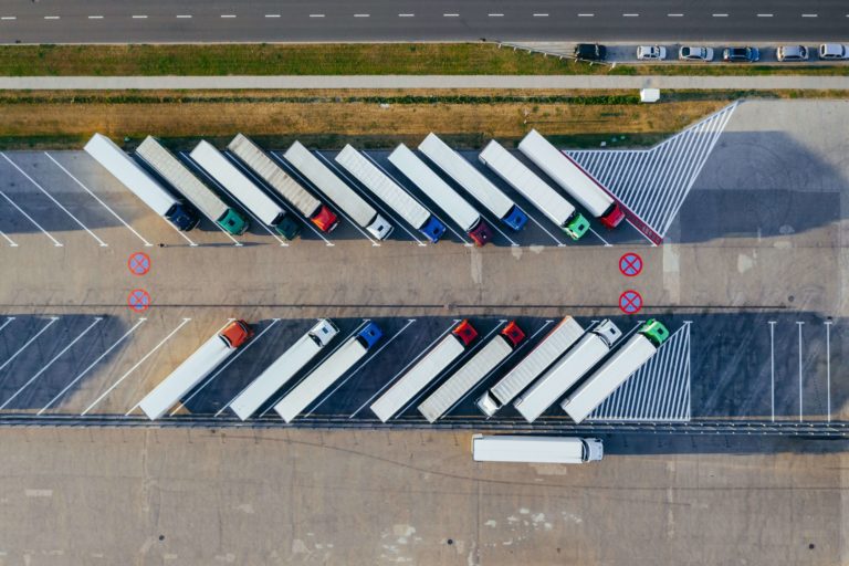 Camion e IoT: la sostenibilità viaggia in strada